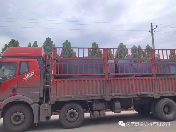 热烈祝贺郑州地铁12号线21.4米长富水细砂层机械法联系通路顺利贯通！(图5)